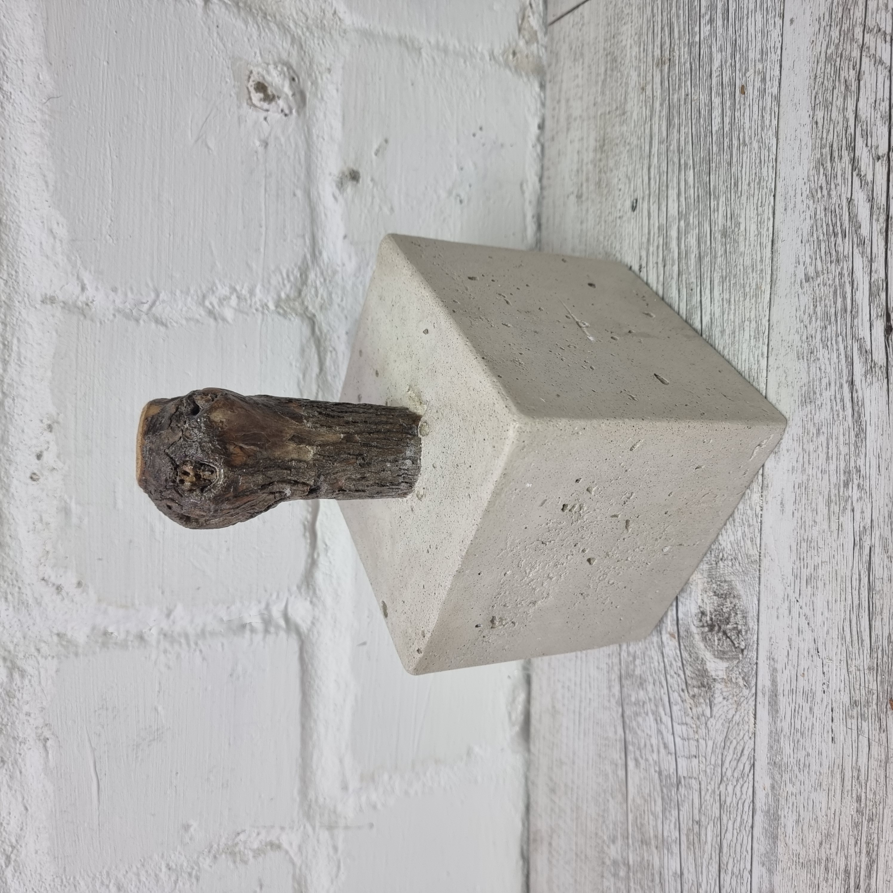 Türstopper Beton aRT© Rhododendron Türstopper Beton aRT© Rhododendron