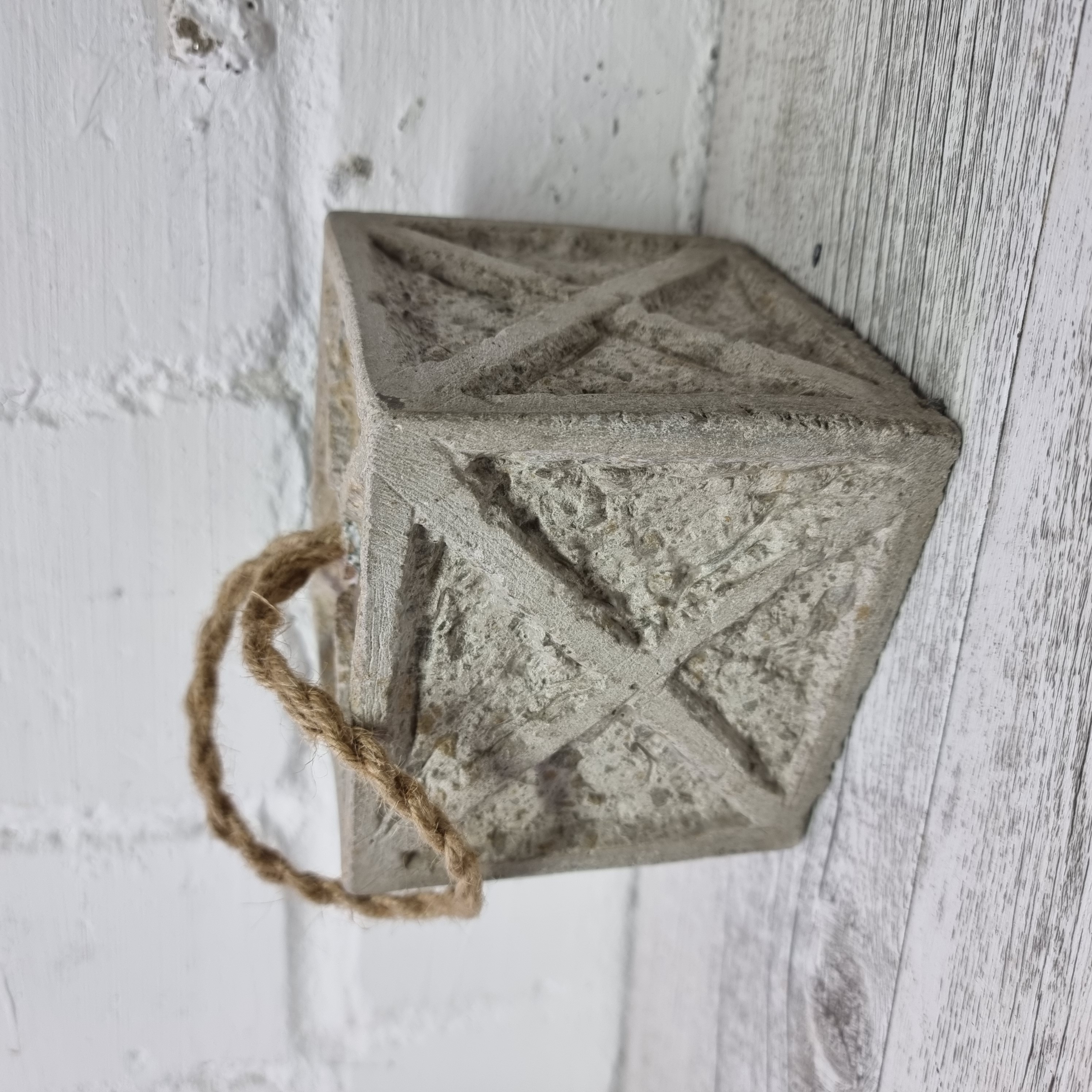 Türstopper für den Boden aus Beton in Handarbeit hergestellt Türstopper für den Boden aus Beton in Handarbeit hergestellt